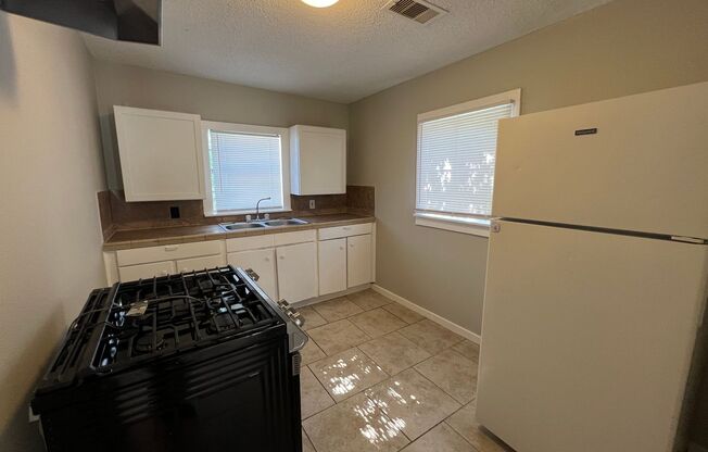 3 beds, 1 bath, $1,450