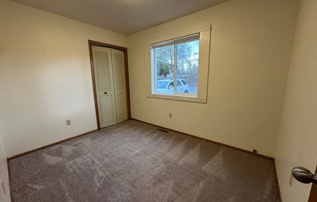 JL B  -  8036 Loganberry St