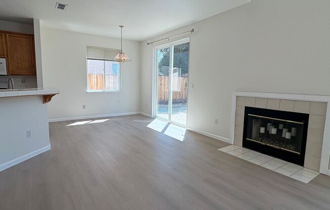 Cute 3 Bedroom 2.5 Bath Home in Brentwood