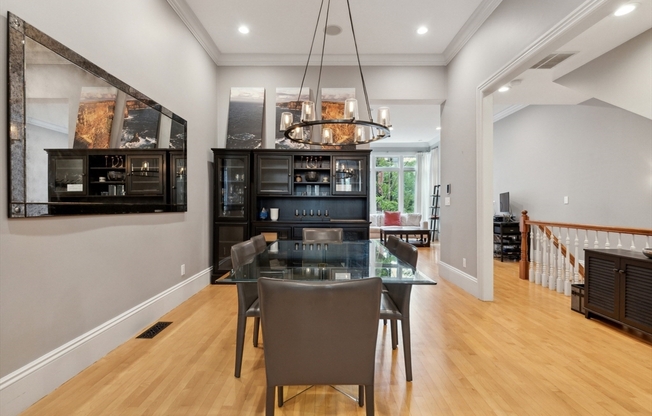 546 COLUMBUS AVE