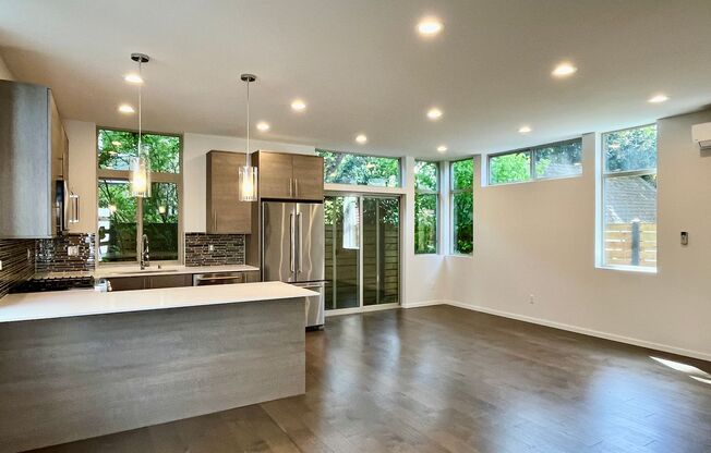 Charming Modern Stand-Alone Home in Ballard – Rooftop Deck & Parking Included