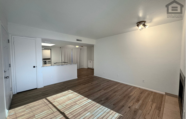 2Bed/1Bath Apartment at 52nd St/Oak St! Ready for Immediate Move-In – GROUND FLOOR UNIT!