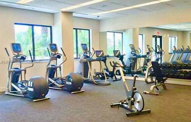 2 beds, 2 baths, 1,096 sqft, $4,550, Unit 999 SW 1st Ave # 1807