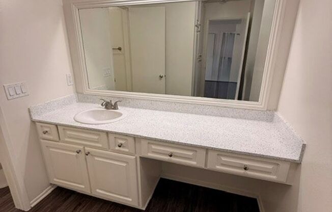 1 bed, 1 bath, 713 sqft, $2,075, Unit A071