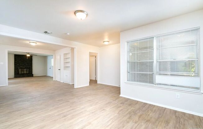 Modern 4-Bedroom House Near Leon Valley