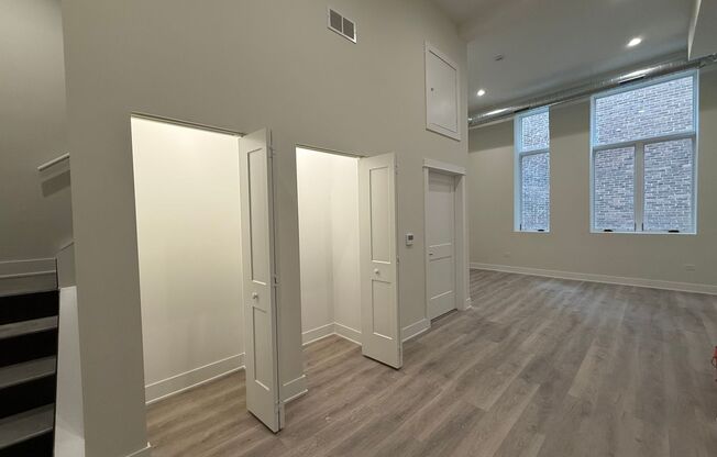 1 bed, 1.5 baths, 689 sqft, $3,375, Unit 208