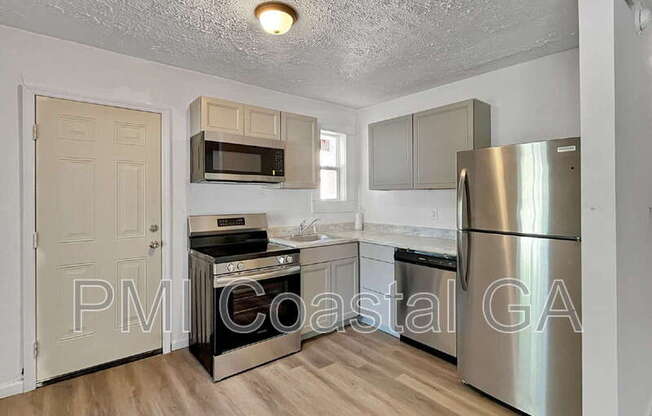 1123 E 53 ST