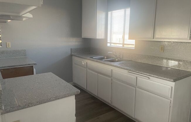 Spacious + Bright Upstairs 1 Bed + 1 Bath