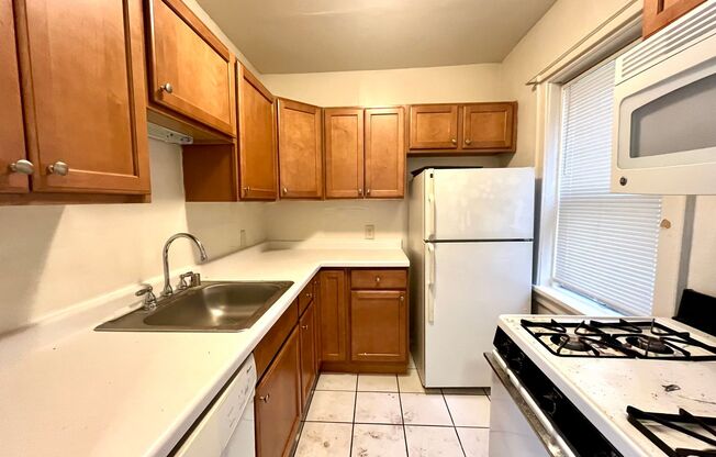 1 bed, 1 bath, $1,195, Unit 3