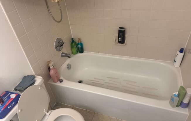 1 bed, 1 bath, 820 sqft, $1,993, Unit 1903