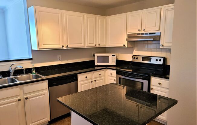 2 beds, 2 baths, $2,750, Unit APARTMENT 1337