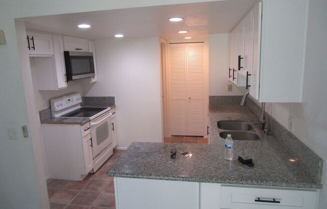 Beautiful 2 Bed / 2.5 Bath Condo in Fullerton