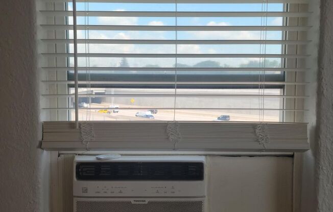 Move In Special!! Newly renovated 1 bedroom with 1 bath