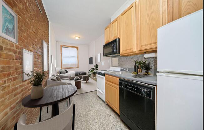 331 W 43 ST