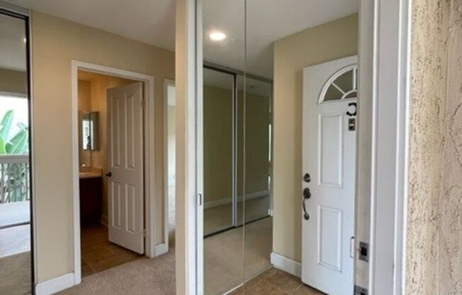2 bedroom, 2 bath top floor condo in La Jolla