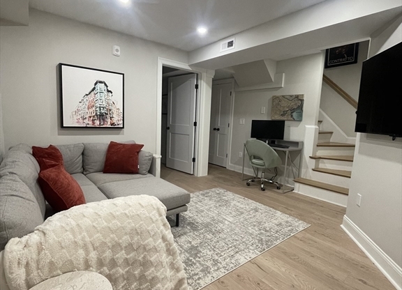 3 beds, 3 baths, 1,800 sqft, $5,750, Unit 1