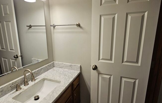 1 bed, 1 bath, 676 sqft, $1,125, Unit 25 - 216