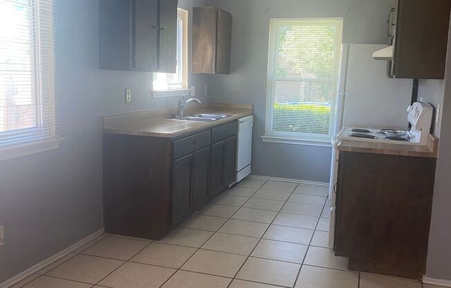 2 beds, 1 bath, $1,275