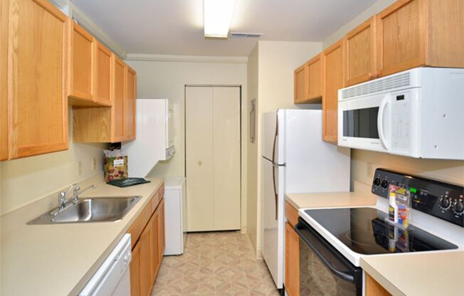 2 beds, 1 bath, $1,880, Unit 304