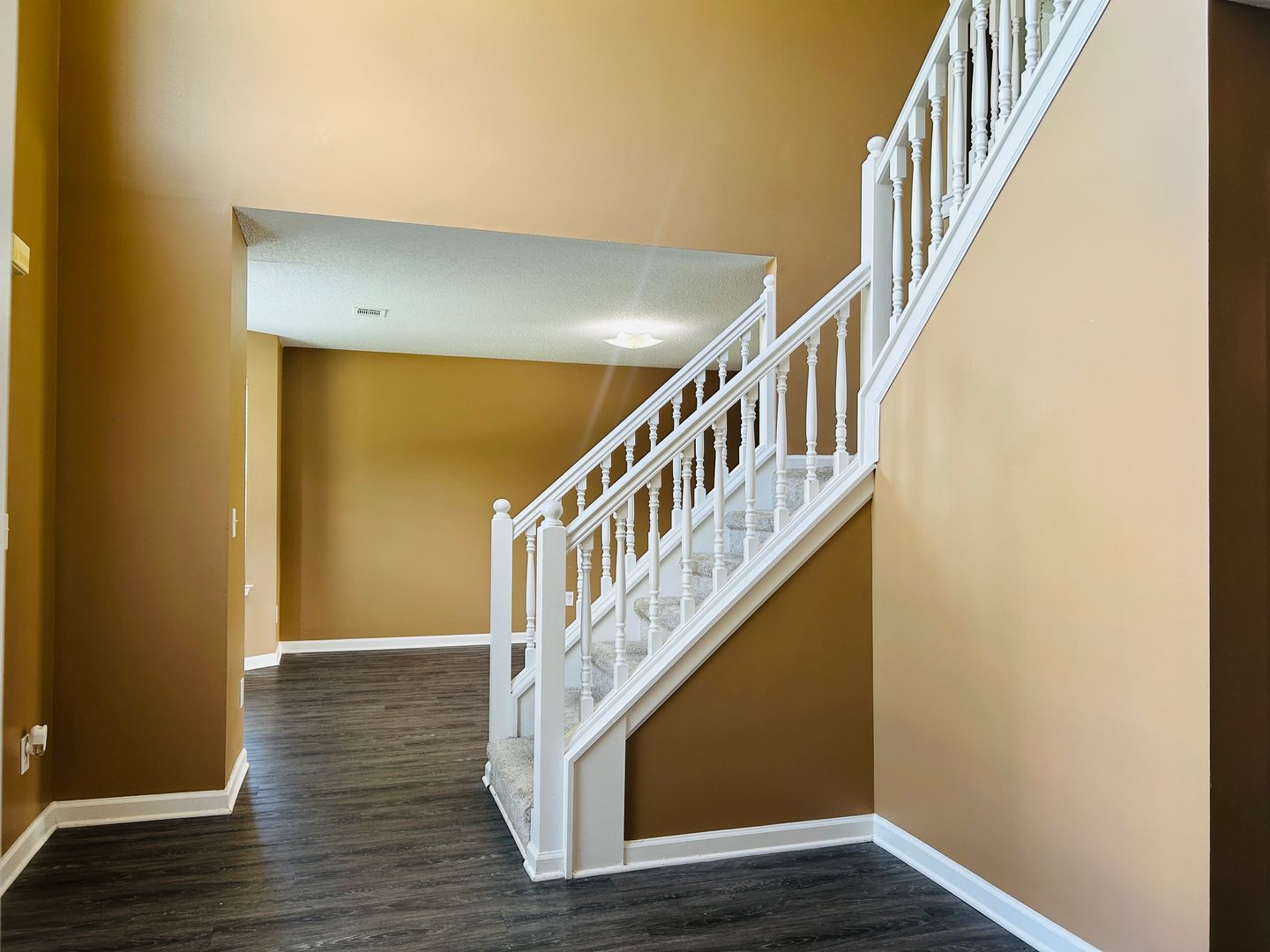 Welcome home to this stunning 5 bedroom 3 full bathroom home located in College Park! Must see!