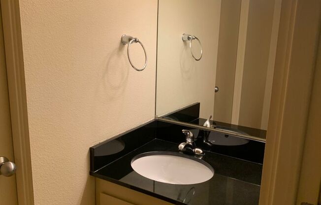 2 beds, 1.5 baths, 940 sqft, $1,705, Unit 0142