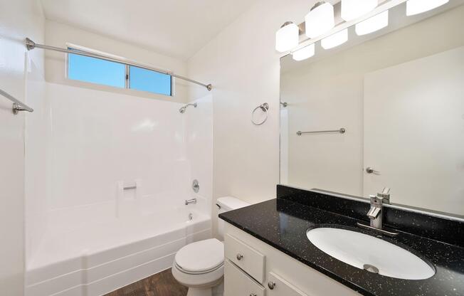 1 bed, 1 bath, 725 sqft, $2,445