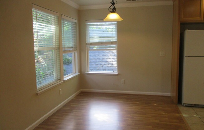 2 beds, 1 bath, $1,450, Unit 2