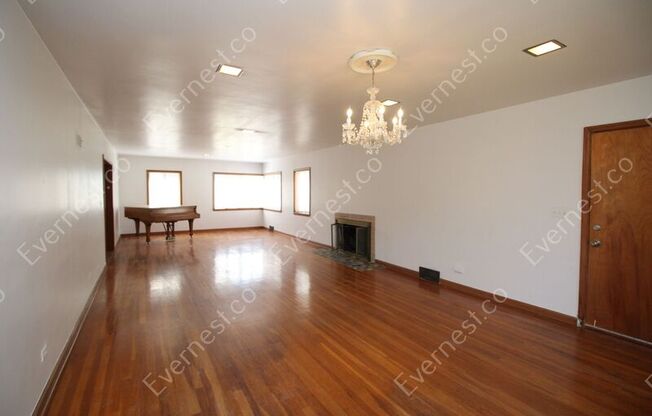 2525 E 41 ST