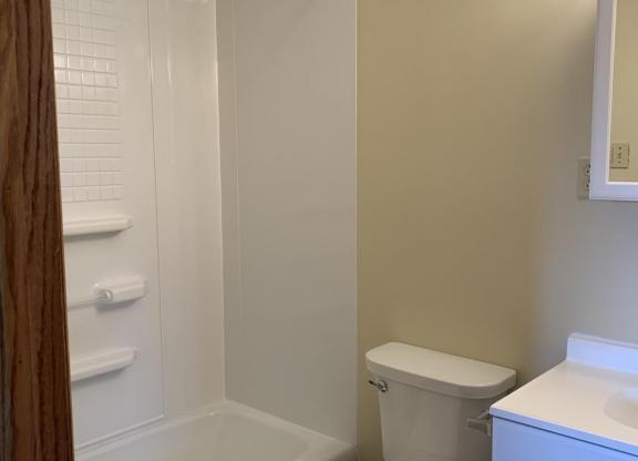 2 beds, 1 bath, 900 sqft, $900