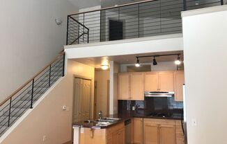 Beautiful 2bed/2bath condo in Hyde Park ~2 WEEKS FREE!