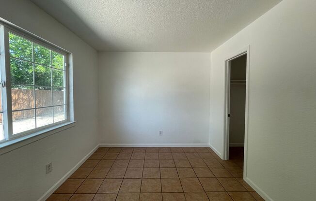 2 beds, 1 bath, $1,050, Unit #3