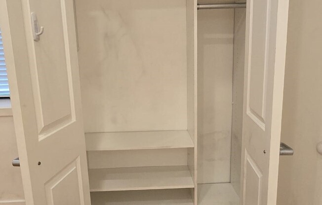 2 beds, 1 bath, $2,100, Unit 201
