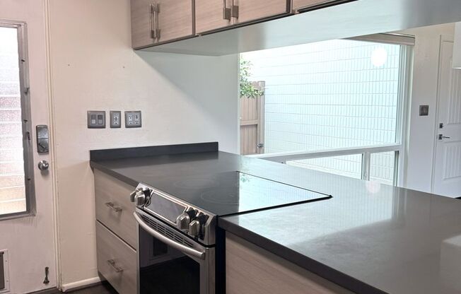 Koko Isle Circle - Renovated 3 bedroom, 2.5 bath townhome with carport