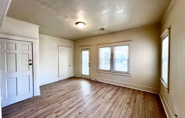 3 beds, 1 bath, $1,500, Unit UNIT # 2