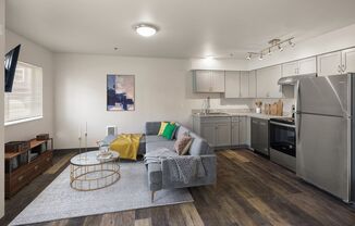 1 bed, 1 bath, 553 sqft, $1,350