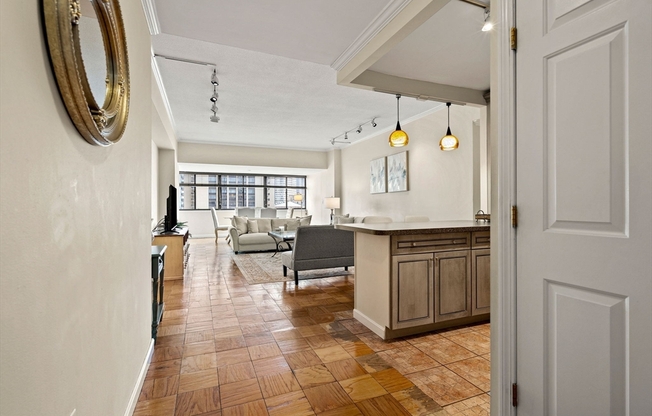 2 beds, 2 baths, 1,285 sqft, $4,900, Unit 17M