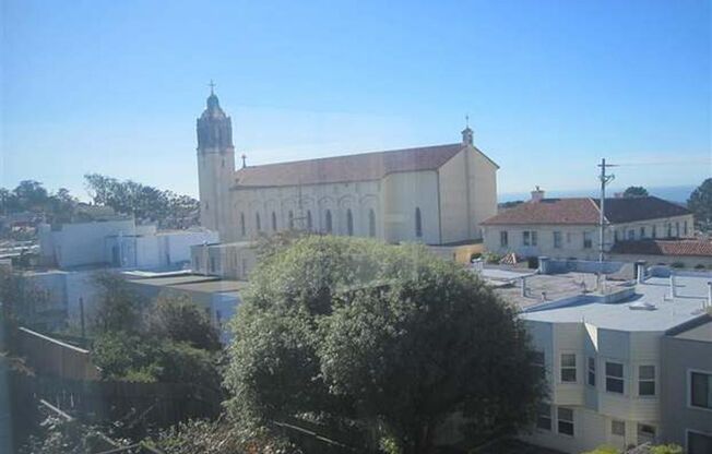 West Portal Gem with views to the Farallons!