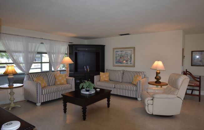 Direct Gulf Access Furnished 2 Bedroom with Boat Lift