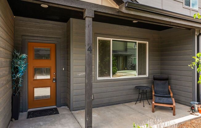 3 beds, 2.5 baths, $2,395, Unit UNIT 4