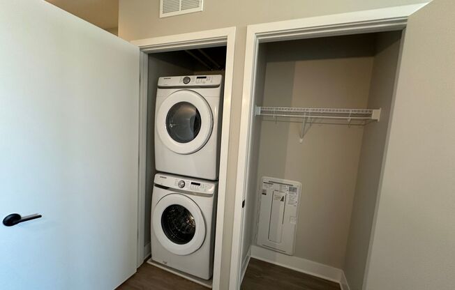 1 bed, 1 bath, 865 sqft, $1,724, Unit 422