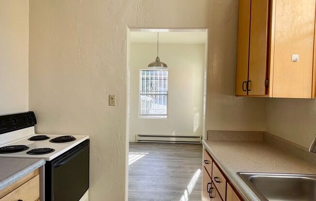 1 bed, 1 bath, 720 sqft, $1,695, Unit 11