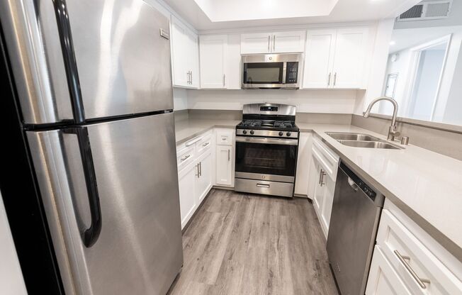 2 beds, 1.5 baths, 1,095 sqft, $2,598, Unit 100