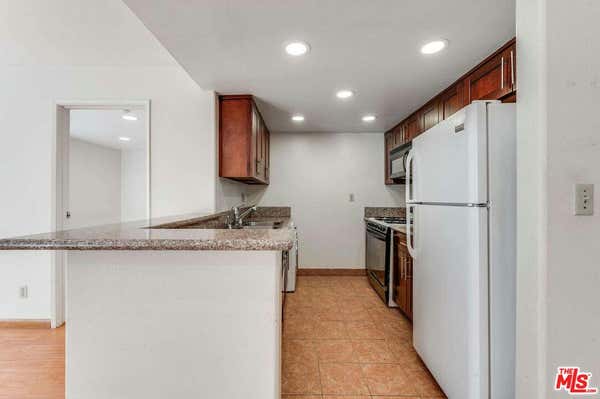 2 beds, 2 baths, $2,800, Unit 102