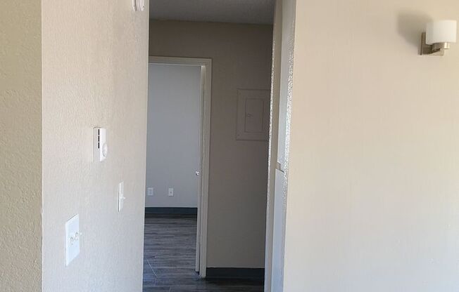 2 beds, 1 bath, 850 sqft, $1,210, Unit 225