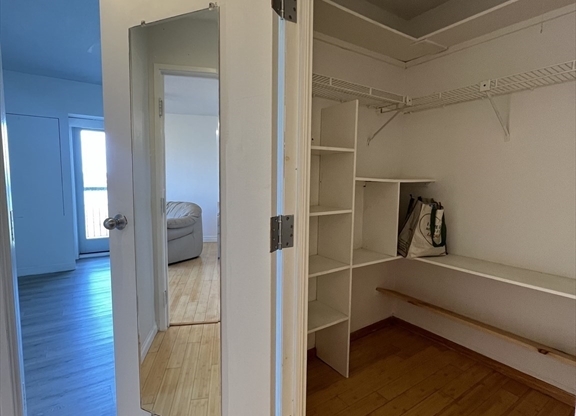 1 bed, 1 bath, 613 sqft, $2,350, Unit 410