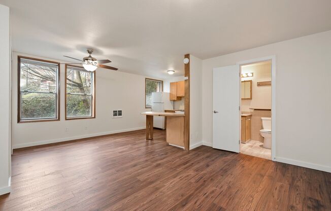 Studio, 1 bath, 400 sqft, $1,195, Unit B05