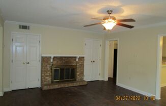 3 beds, 3 baths, $1,450, Unit 1038 N. Guignard Drive