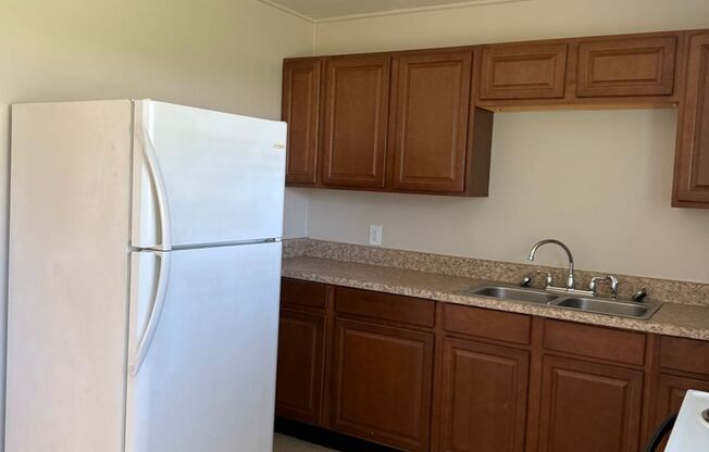 2 Bedroom duplex with garage, Washer and Dryer, close to everything!!!!