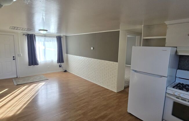 2 beds, 1 bath, 700 sqft, $2,055, Unit A