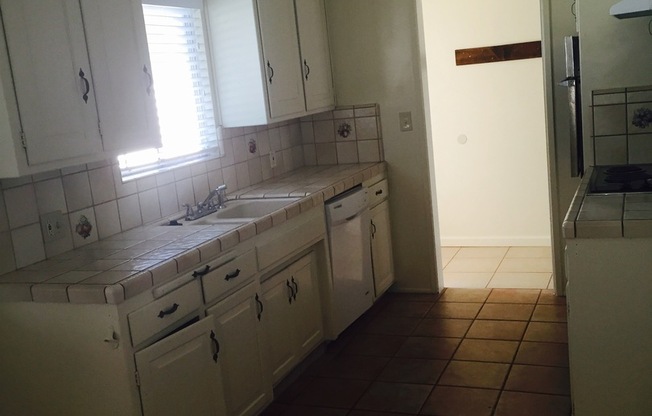 SW Bakersfield 3 bed/2bath